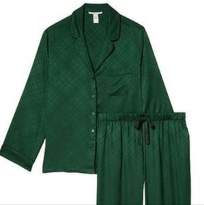 Victoria Secrets Green Pajamas